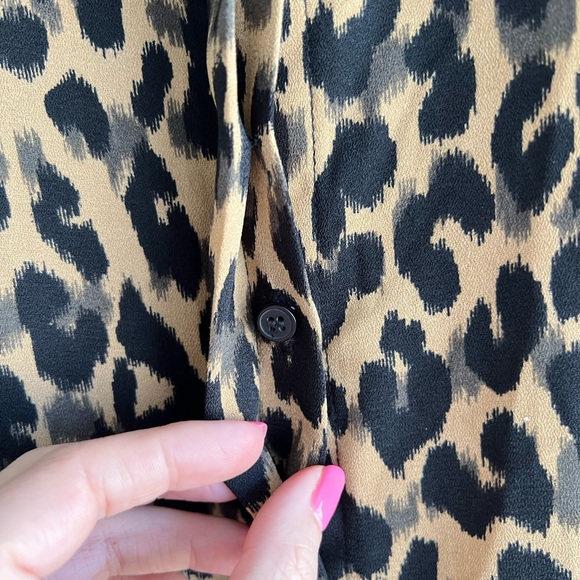 Leopard print Halogen Button up size petite medium - Picture 6 of 7